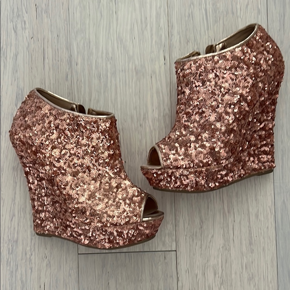 AMAZING Bamboo Rose Gold Sequin Covered Wedge Heels 8.5 Peep Toe